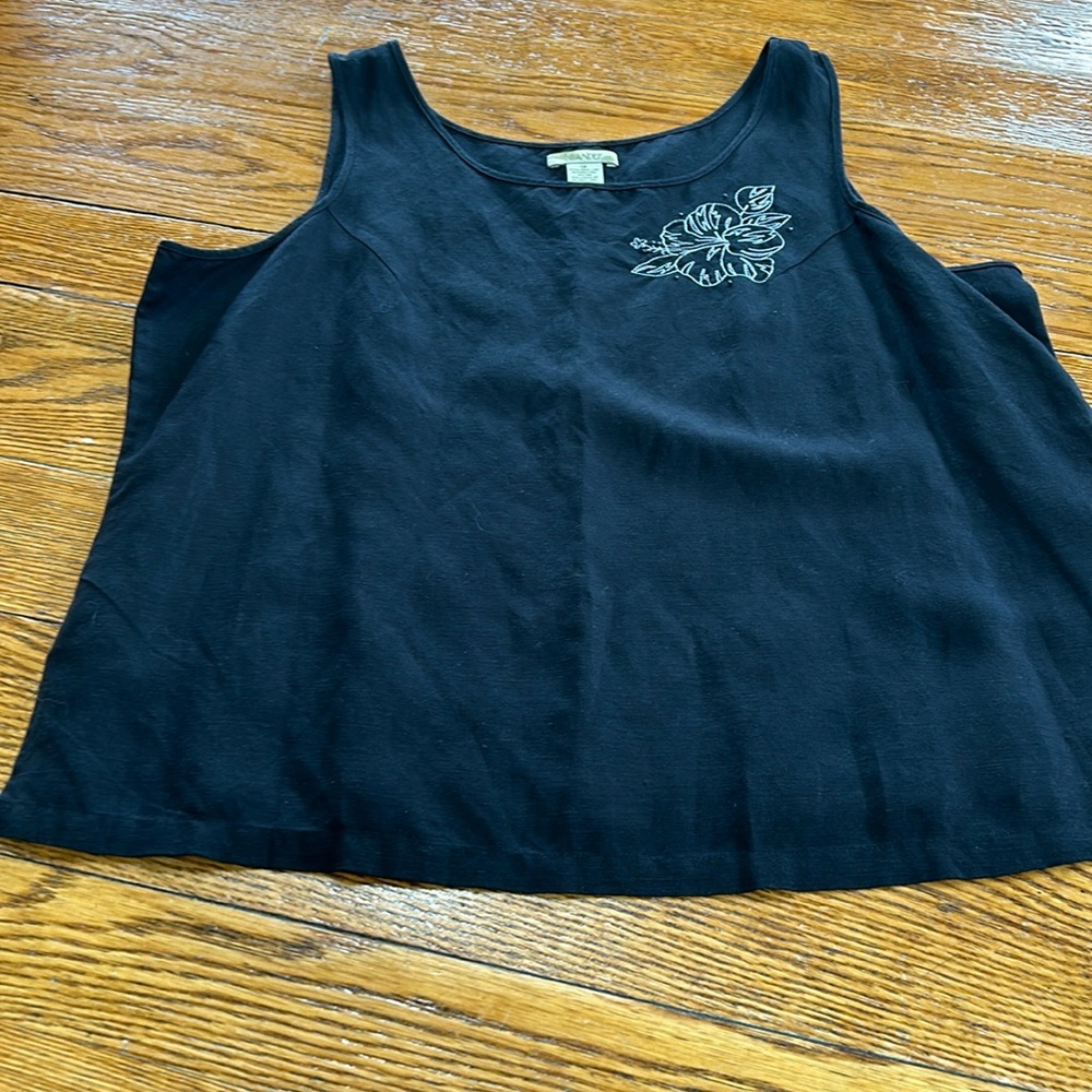 Islander linen blend tank style top. Black, white embroidered hibiscus. Size 1X.
